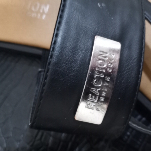 KENNETH COLE 'Reaction' Sandals - Picture 4 of 5